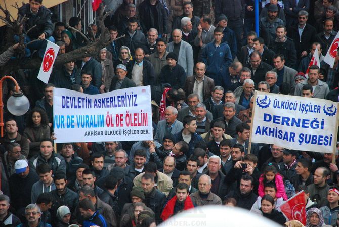 MHP LİDERi DEVLET BAHÇELİ AKHİSARLILAR İLE BULUŞTU